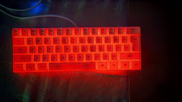 Аксессуары для ПК: 61 düyməli RGB oyun klaviaturası - Kompakt 60% dizayn: Ox və funksiya