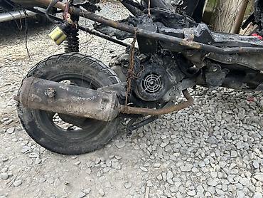 led projektorlar: Moped/skuter üçün ehtiyat hissələri paketi Fotolardakı skuter — 3