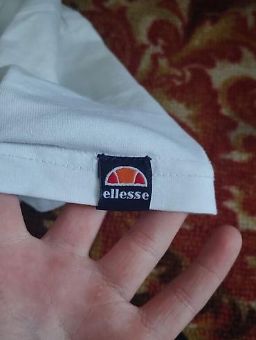 Футболки: Футболка Ellesse, белая, с крупным фирменным логотипом на груди — 8