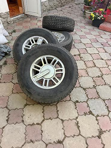 Продаю 1) Зимние шины с дисками размер 265/70/16 сост хорошее