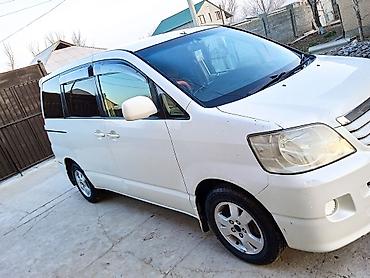Toyota: Toyota Noah: 2003 г., 2 л, Автомат, Бензин — 12
