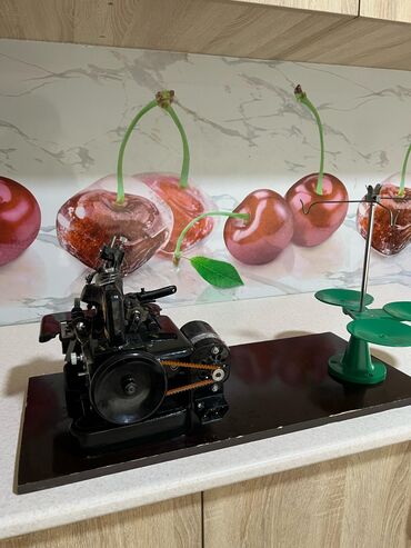 Швейные машины: Швейная машина Chayka, Оверлок, Полуавтомат — 5