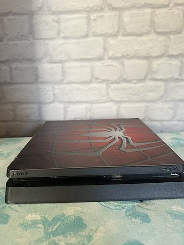 spiderman ps4: Məhsul: PlayStation 4 (PS4) Slim konsolu – xüsusi Spider‑Man tematik — 3