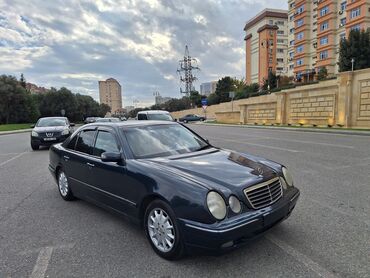 benz: Mercedes-Benz E 220: 2.2 l | 2000 il Sedan