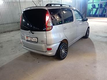 каранда авто: Toyota Yaris Verso: 2003 г., Минивэн — 4