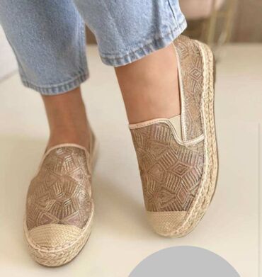 Espadrile: Espadrile