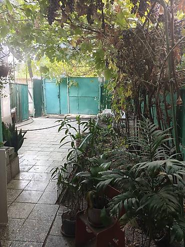 Продажа полдома: 🏠 Продаётся полдома 📍 Нижняя Ала-Арча, ул. Киргизская 📐 Дом — 40 м² | — 12