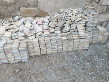 Lak-boya məhsulları: Salam aleykum pilətə daşlar satilir yariya bölünmüş haldadir