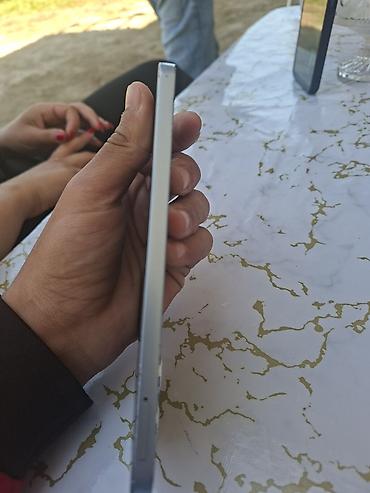 Digər mobil telefonlar: HONOR smartfon - Korpus: gümüş-yaşıl gradient arxa panel, küncləri — 4