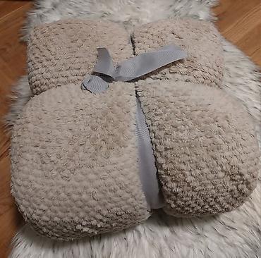 Ćebad i pokrivači: Keznena rebrasta cebad
200x200
3400din v — 8