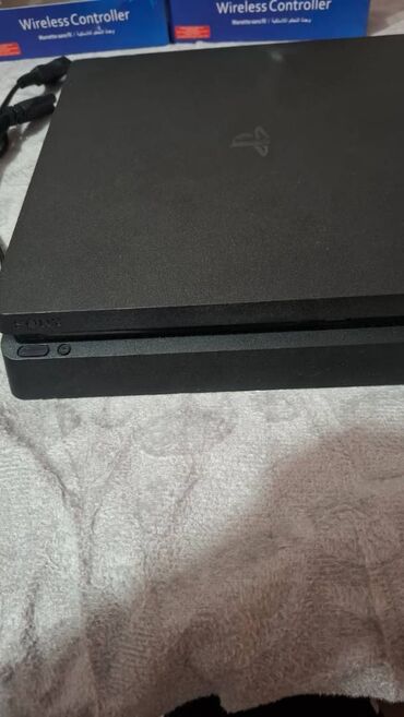 PS4 (Sony Playstation 4): Ideal ps 4 slım satılıır 1tb yaddası var ustunde sunur ve 2 pult — 7