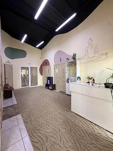 Аренда помещений свободного назначения: 🏢 Сдается коммерческое помещение в аренду на первой линии! 📍 Локация — 2