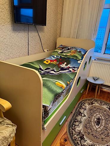 2 li kravat: Uşaq otağı üçün mebel dəsti Tərkib: - Yazı masası ilə üst dolab — 4