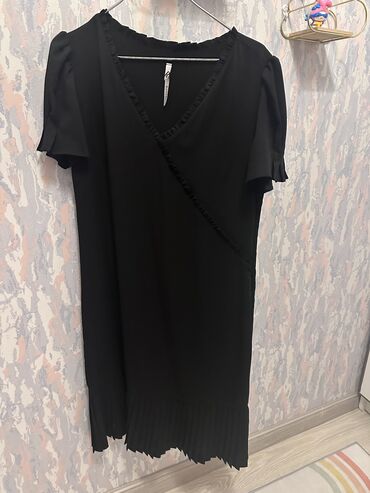 Ətəklər: Platya turkiyeden alinib cox gozel materiali var 36 razmer
