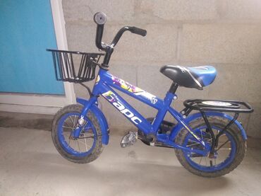 детский велосипед для детей от года: Велосипед в отличном состоянии! Ставится маленькие колесы, для