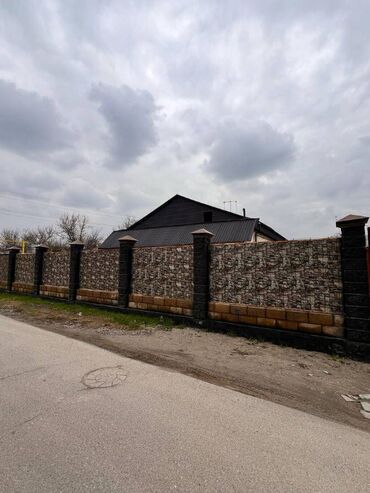 Продажа домов: Полдома, 82 м², 4 комнаты, Агентство недвижимости, Косметический ремонт