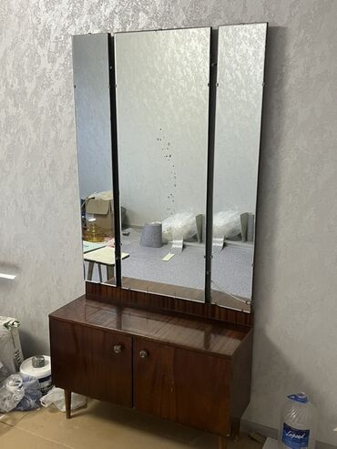 консоль с зеркалом: Даараткана үчүн үстөл, Күзгүсү менен, түсү - Күрөң, Жыгач