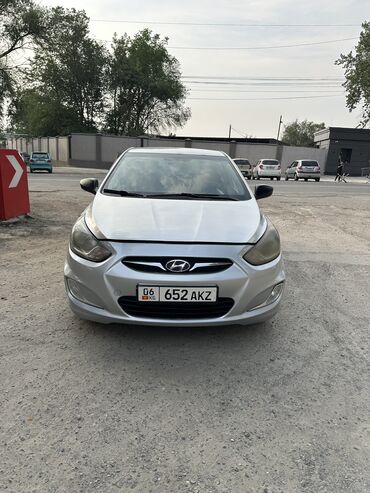tayota runx: Hyundai Solaris: 2011 г., 1.6 л, Механика, Бензин, Седан