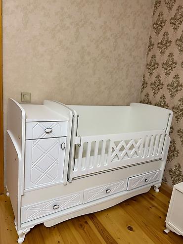 hamam xoncasi: Ağ rəngdə çoxfunksiyalı uşaq beşiyi/komod kombini. Xüsusiyyətlər: - — 1