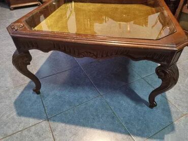 Stilski klub stolovi: Stocic u dobrom stanju Duzina i sirina 80 cm Visina 45 cm na lalafo.rs — 1 Stilski klub stolovi: Stocic u dobrom stanju Duzina i sirina 80 cm Visina 45 cm — 1