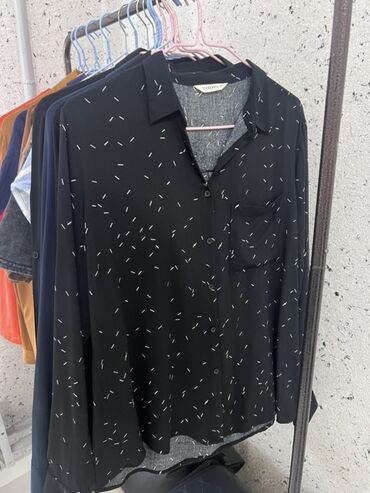 Рубашки: Стильные женские рубашки выполненные из легкой ткани. Размеры разные — 3