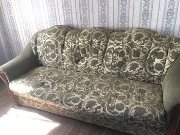 мягкий диван: Прямой диван, цвет - Зеленый, Б/у