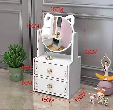 maxi staklene case: Organizator za sminku
2600 din — 1