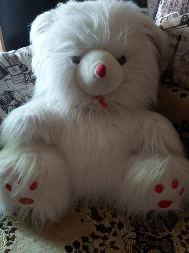 большие игрушки: Продаю большого белого медведя