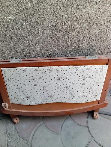 study table: Детская приставная кроватка, Б/у, С колесиками, цвет - Коричневый — 5