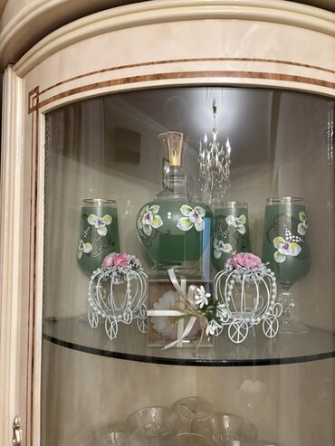 ваза стеклянная прозрачная высокая без узора: Şüşə qablar dəsti – vitrinlik kolleksiya - Yaşıl şüşədən dekorativ at lalafo.az ваза стеклянная прозрачная высокая без узора: Şüşə qablar dəsti – vitrinlik kolleksiya - Yaşıl şüşədən dekorativ