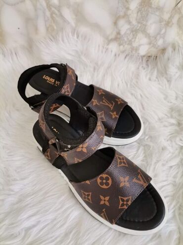 Sandale: Sandale 2200
Kompleti 3500 na lalafo.rs — 11 Sandale: Sandale 2200
Kompleti 3500 — 11