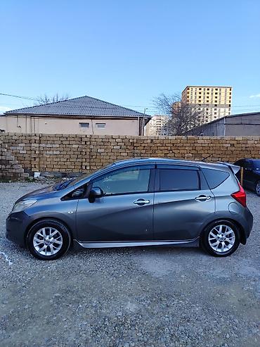 Nissan: Nissan Note Medalist (JDM), boz rəng, hatchback gövdə. Texniki — 14