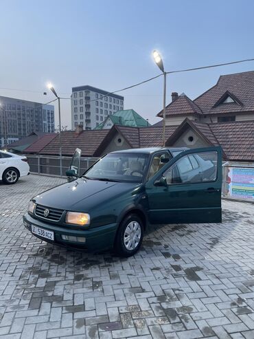 Volkswagen: Volkswagen Vento: 1996 г., 1.8 л, Механика, Бензин, Седан