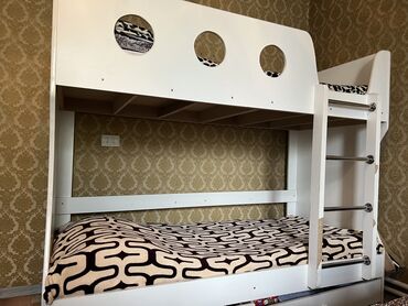 буу мебел: Продаю двухъярусную кровать белого цвета Имеются дефекты Качество