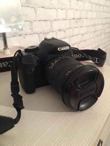 canon eos 5d mark ii: Продаётся профессиональный фотоаппарат Canon EOS 600D. Фотоаппарат