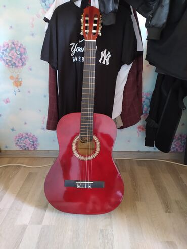 Akustik gitaralar: Akustik gitara, Blackstar, 6 sim, İşlənmiş