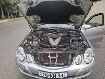 Mercedes-Benz: Mercedes-Benz E-Class (W211) sedan - Gümüş rəng, 4 qapı, klassik — 8