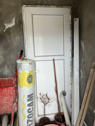 işləmiş qaplar: Plastik qapılar