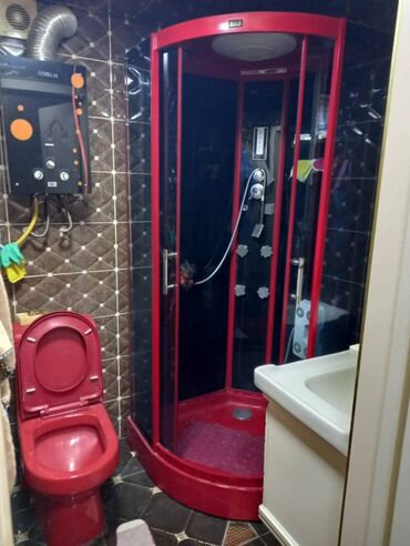 Uzunmüddətli kirayə mənzillər: Nefçilər metrosu,İnter turan mebelin və 229 saylı məktəbin yanı,5 — 7