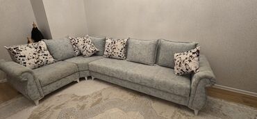 ot bicən matoru: Künc divan, Parça