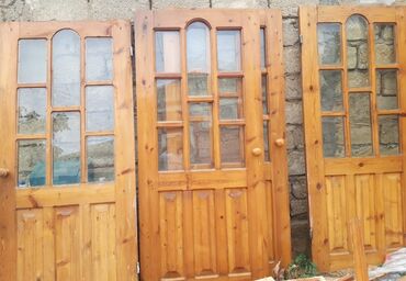 Döşəmə: Ağac çərçivəli şüşəli qapılar - Material: təbii ağac (laklı), şaquli