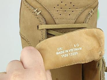 h: Clarks, Półbuty dla mężczyzn, rozmiar 39 — 4