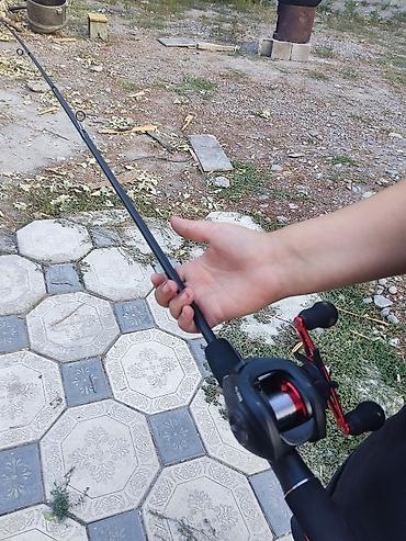 ружья для охоты: Бейткастинговое спиннинговое удилище с мультипликаторной катушкой. - — 2