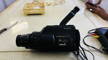 Sony Handycam Video 8 kamera, xüsusən də video kasetlərdən istifadə