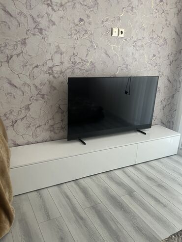 isdi pol: Tv stend .Az işlənib.Heç bir problemi yoxdur.3 siyirməlidir.Divardan