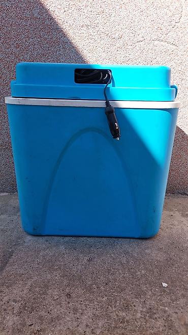 Frižideri: Komad 4000 din. Prijenosni auto frižider/termo kutija (12V) - Boja — 8