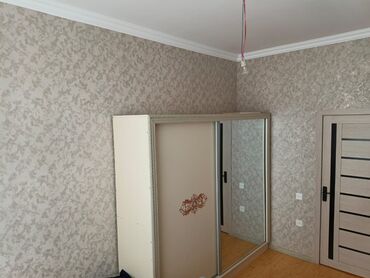 Mağazalar: Bina 28 may küçəsində yerləşir Ev binanın 3 cü mərtəbəsində yerləşir — 24