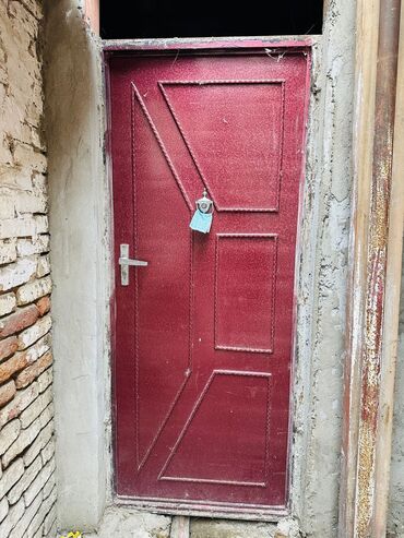 Digər tikinti materialları: Mənzil üçün İşlənmiş Giriş qapısı Glazok ilə, Zəmanətsiz, Ünvandan götürmə