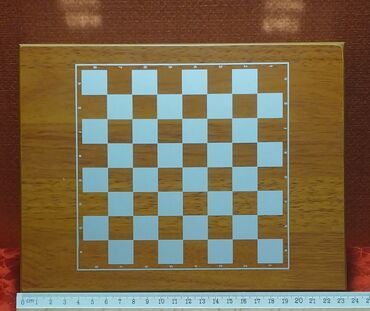 Digər kolleksiyalar: İçki qabı dəsti şahmat lövhəsi ilə birlikdə satılır. Üzərində Alov — 5