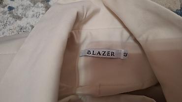 обмен одеждой: Женский удлинённый пиджак Blazer, размер 42 (указан на ярлыке). Цвет — 2